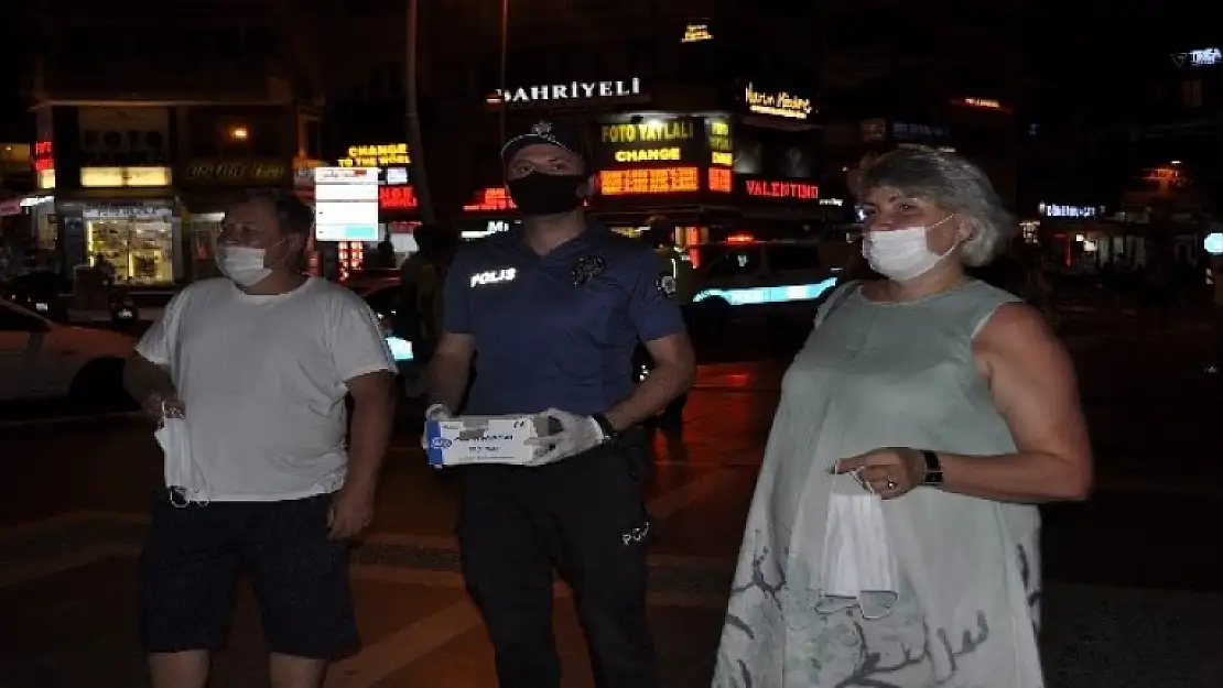 Marmaris'te Pandemi Seferberliğine Yabancı Turistler De Katıldı