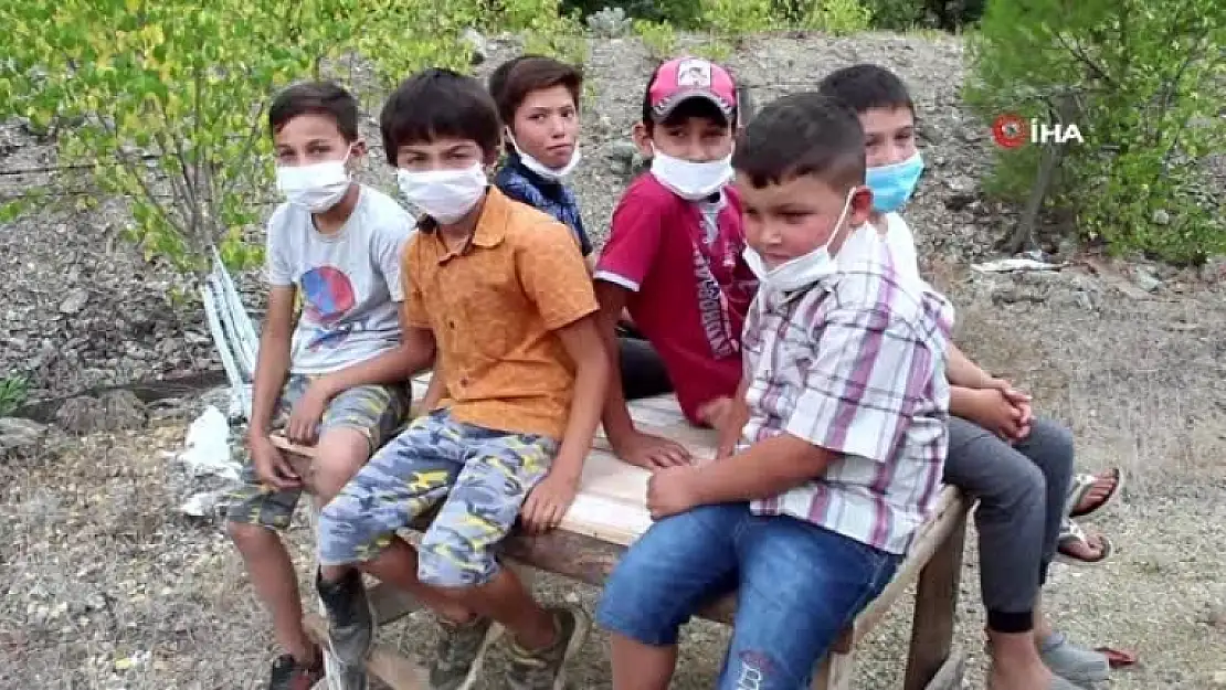 Muğla'da, İmam Evini Öğrencilere Açtı: İnterneti Olan Tek Ev Okul Oldu!