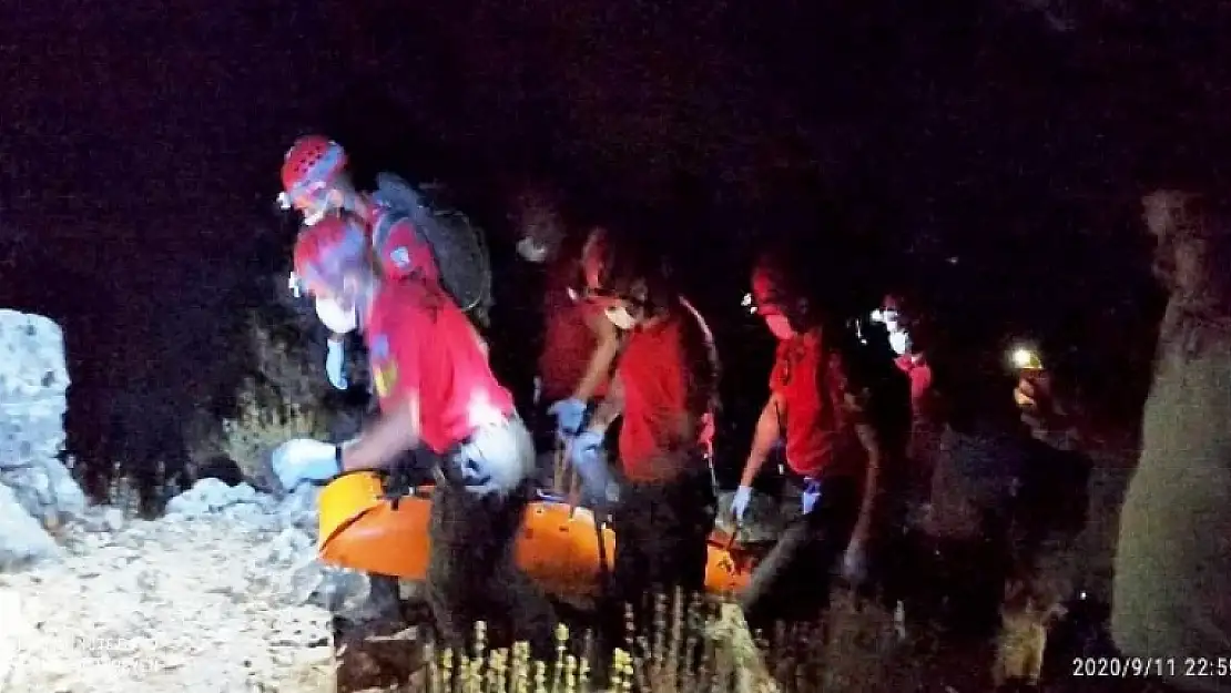 Muğla'da Yamaç Paraşütüyle Kayalıklara Düşen İrlandalı Turist Öldü