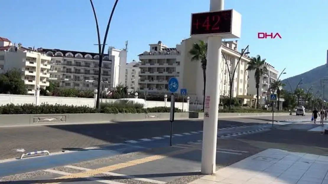 Muğla'da Yüksek Nem Bunalttı Plajlar ve Havuzlar Doldu