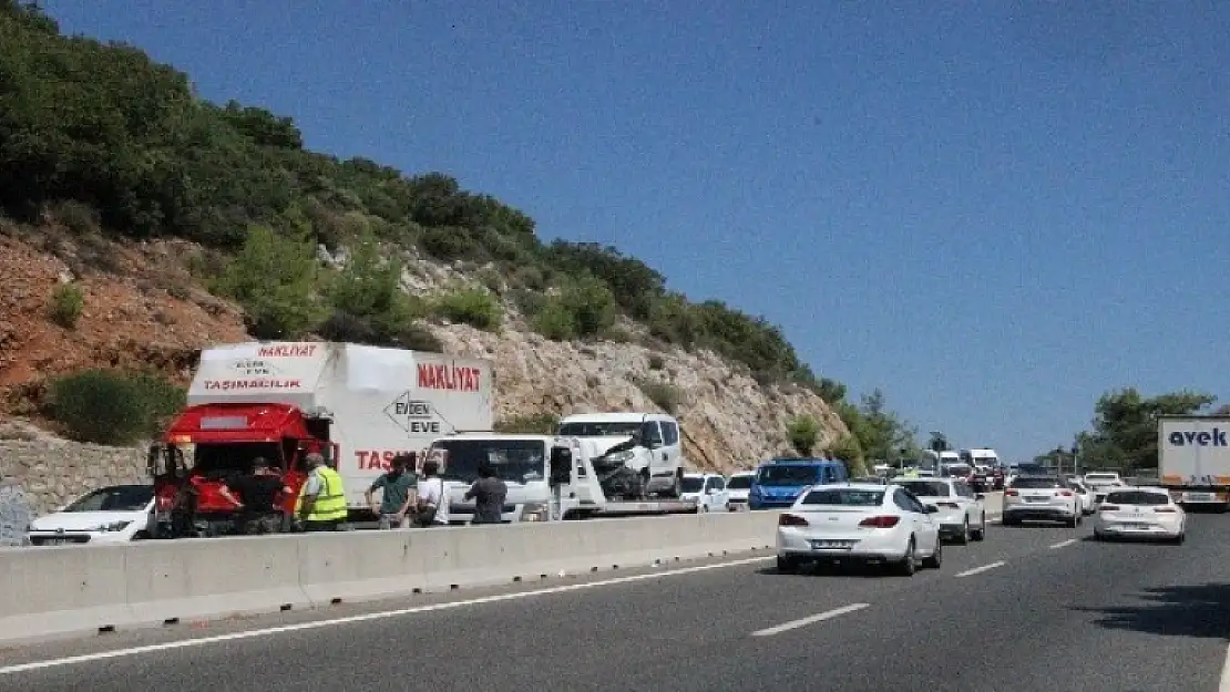 Sakar Rampasında 6 Araçlı Zincirleme Kaza!