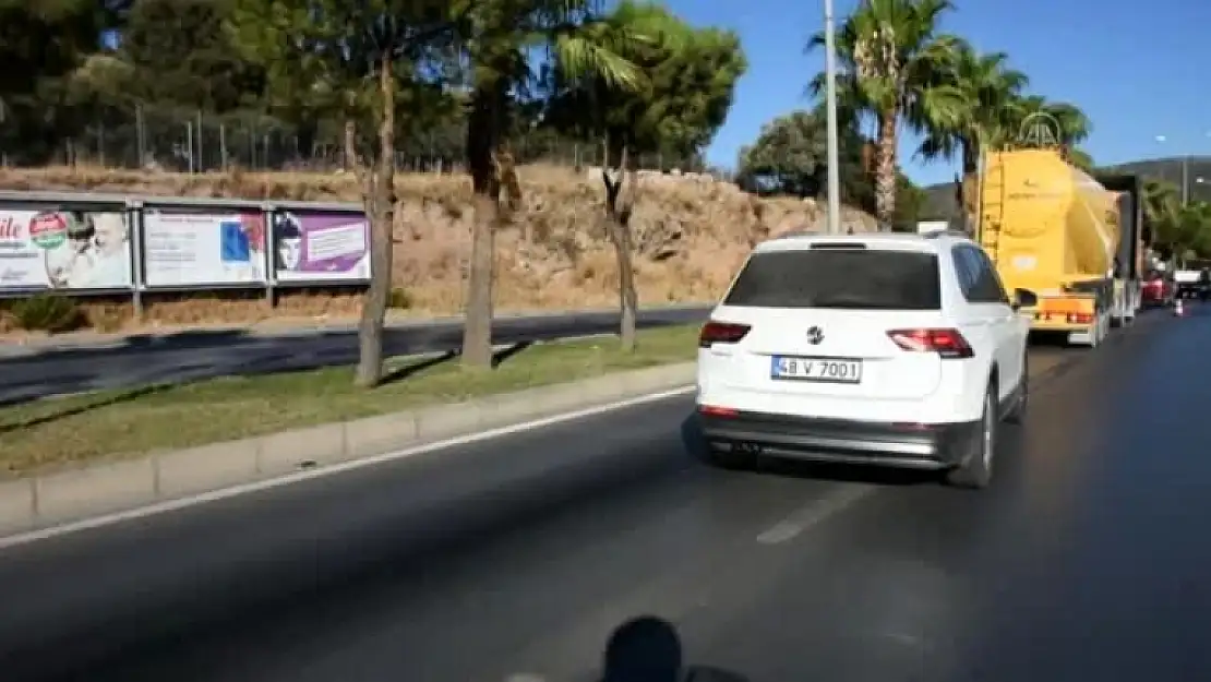 Bodrum'da Yağ Dökülen Yolda Araçlar Kontrolden Çıktı: 2 Yaralı
