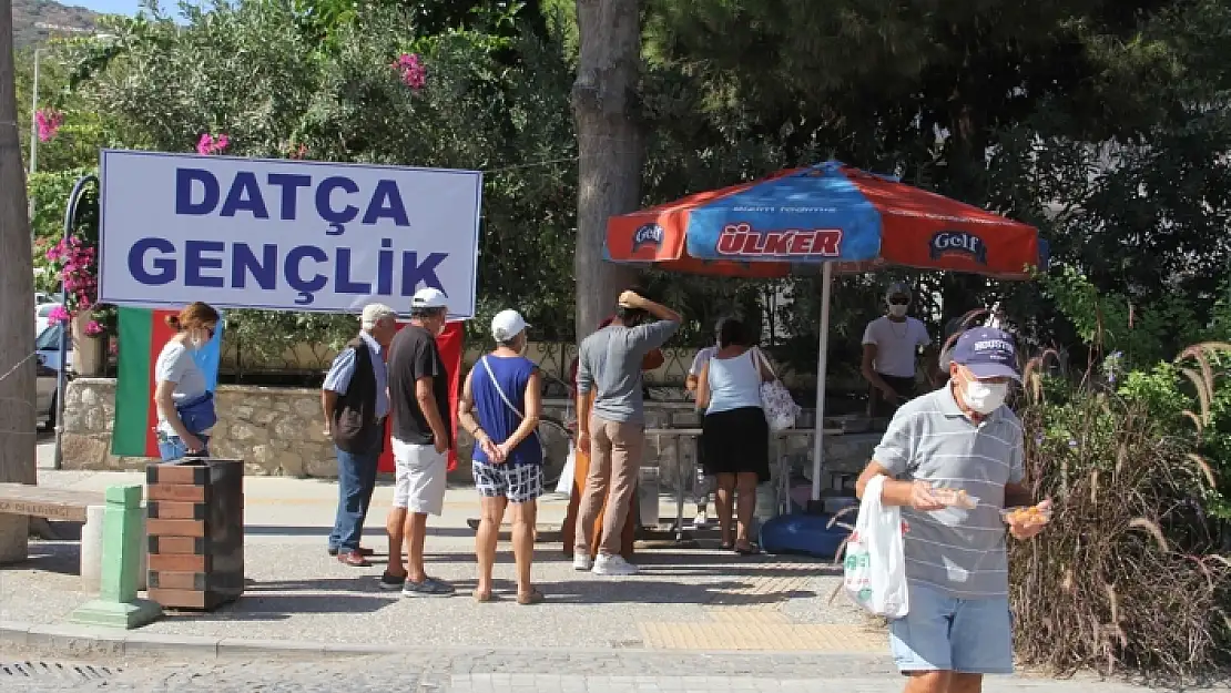 Datça'da Azerbaycan Şehitleri İçin Lokma Dağıtıldı