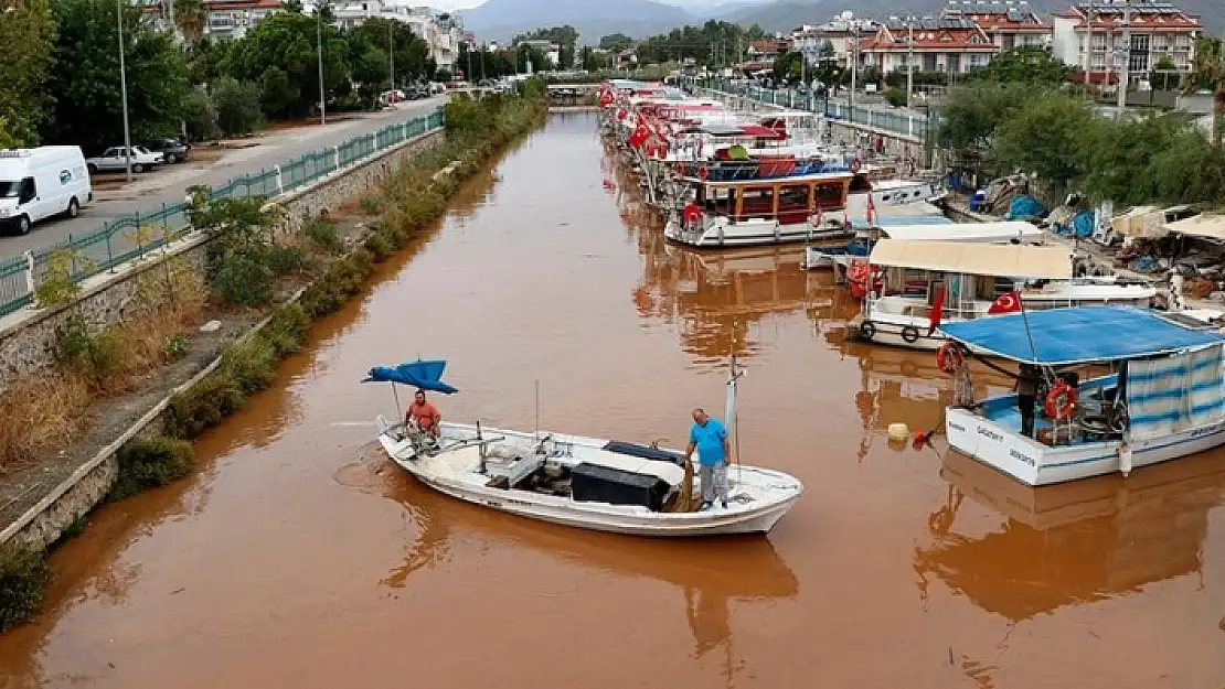 Fethiye'de Yağış Sonrası Denizin Rengi Değişti