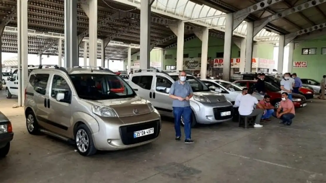 İkinci El Araçlarda Fiyatlar Yükseliyor: 25 Yaşındaki Araçlar 60 Bin Lira