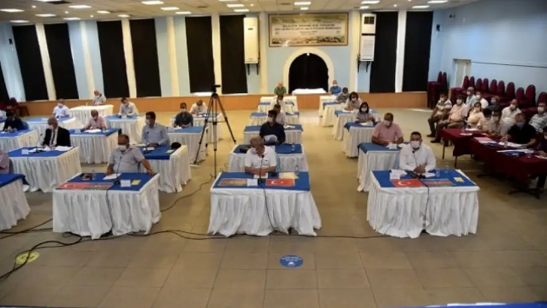 Milas'ta Meclis Üyelerine Azerbaycan ve Türk Bayrağı Hediye Edildi