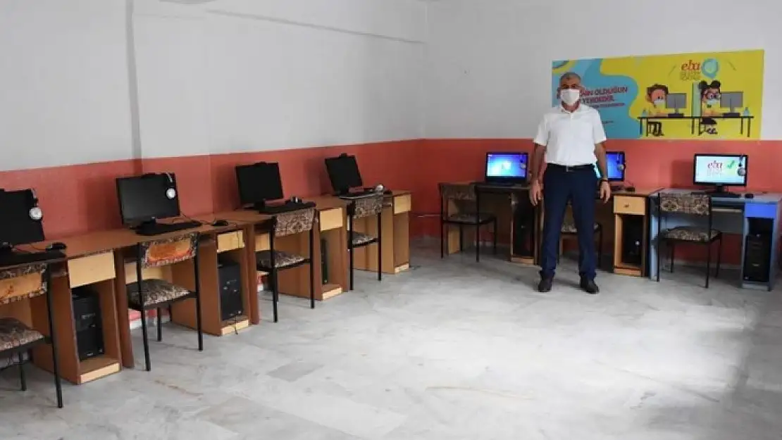 Muğla'da Atıl Bilgisayarlar 'Reis Müdür'ün Elinde Eğitime Kazandırılıyor