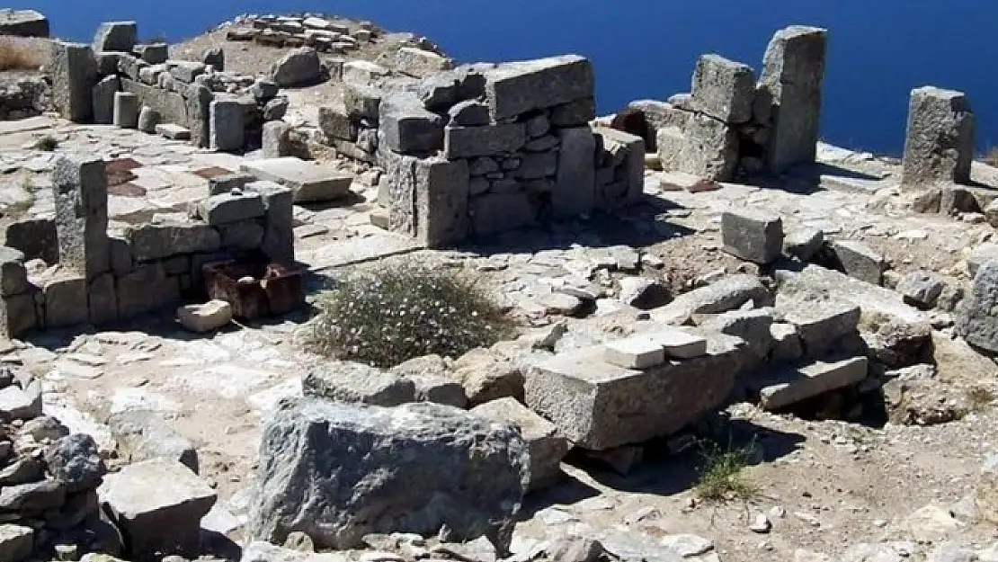 Muğla'da Definecilerden Başka Kimsenin Uğramadığı Antik Kent Thera