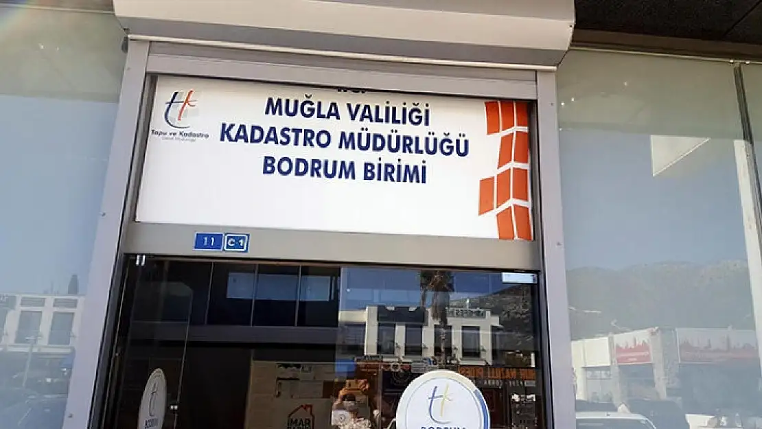 Muğla'da Libyalı Dolandırıcı, Sahte Kimlikle Başkasının Arsasını Satmaya Çalıştı