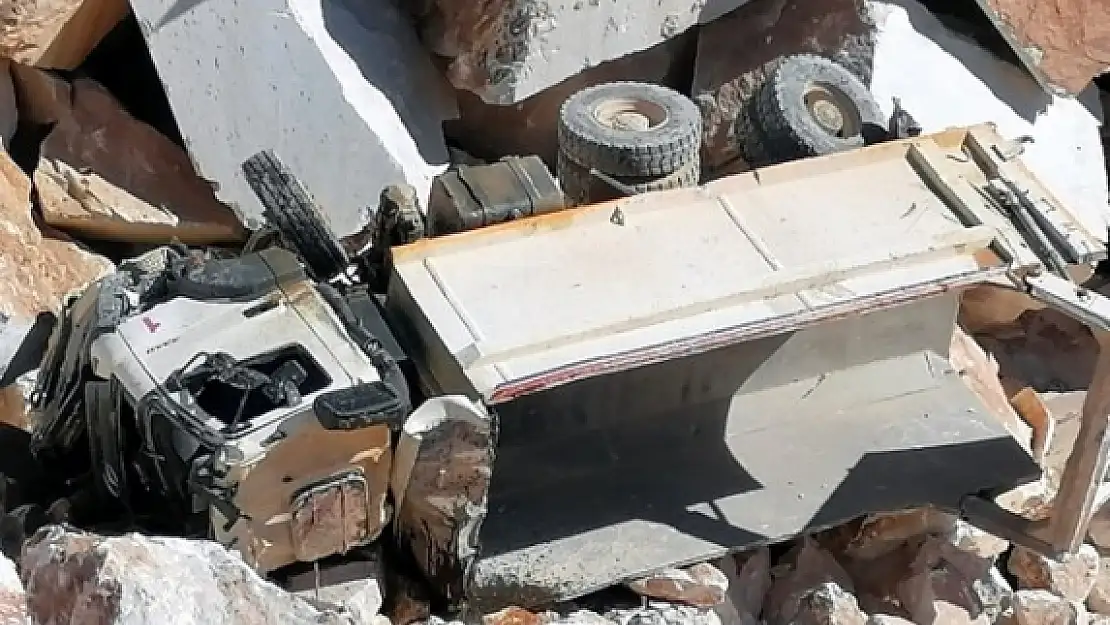 Muğla'da Uçuruma Düşen Kamyonun Sürücü Öldü!