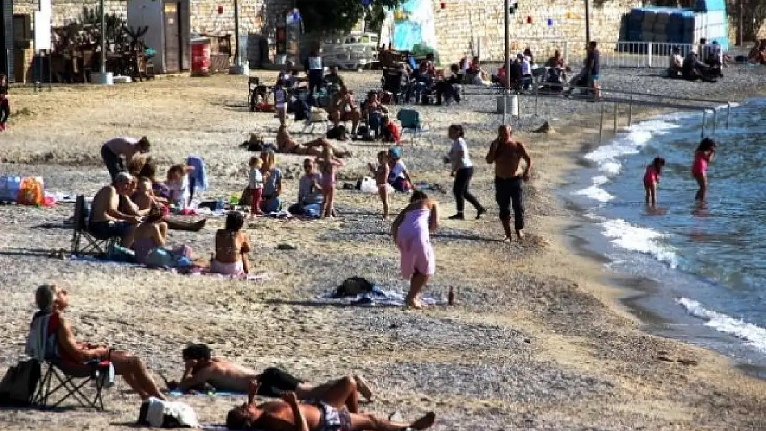 Bodrum'da Vatandaşlar Kısıtlama Biter Bitmez Sahillere Akın Etti