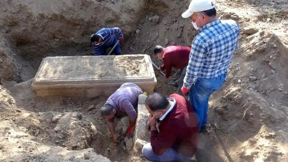 Definecilerin Kazdığı Yerden 2 bin 500 Yıllık Tarih Çıktı