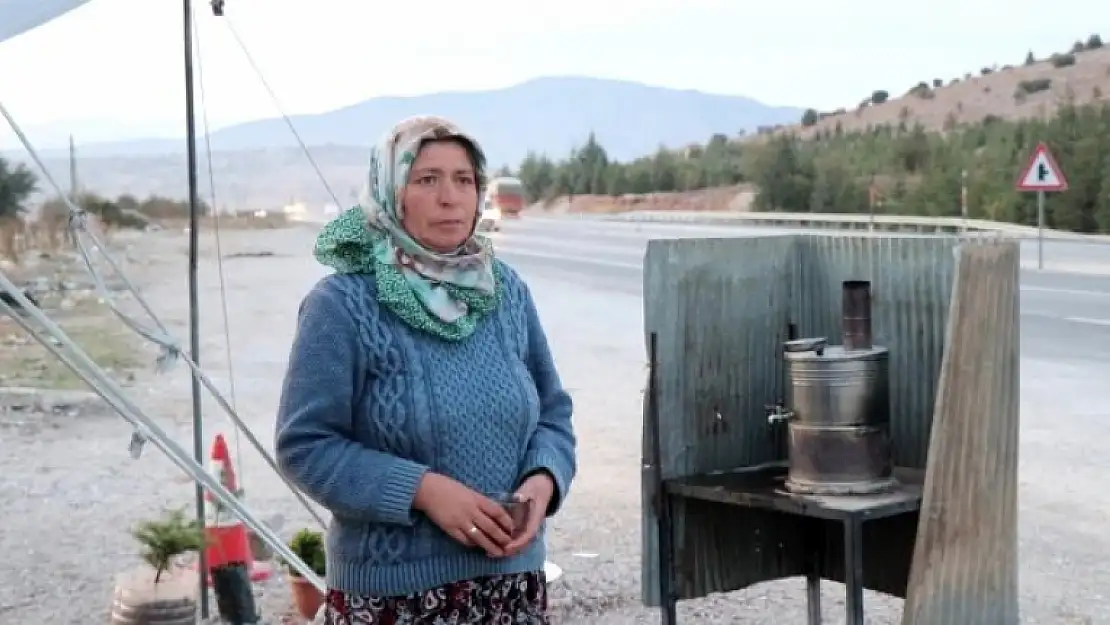 Karayolu Kenarında Çadırda Yaşam Mücadelesi