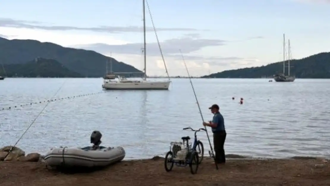 Marmaris'te Eşsiz Manzara Eşliğinde Olta Balıkçılığı