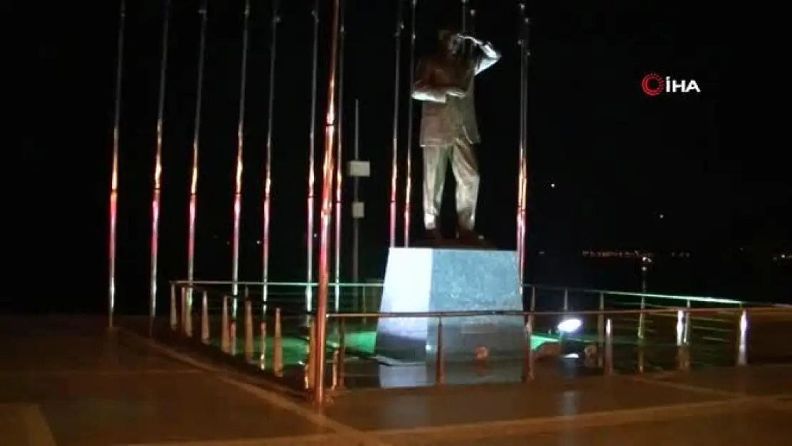 Marmaris'te Halk Kısıtlama Kurallarına Uyuyor