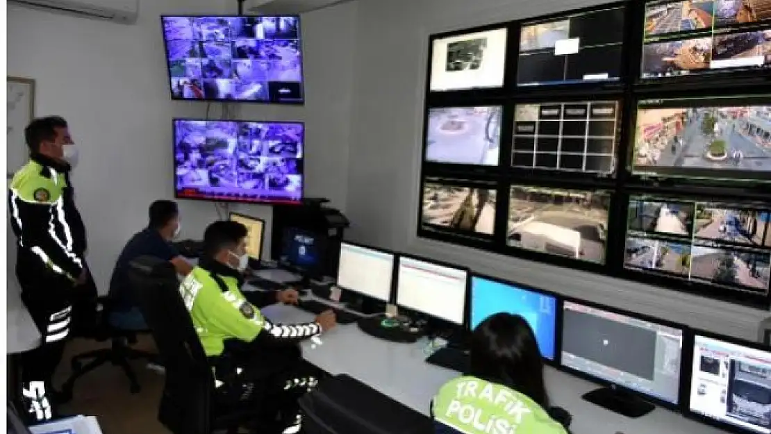 Marmaris'te Mobeseden Trafik Kurallarına Uymadığı Belirlenen 360 Sürücüye Ceza