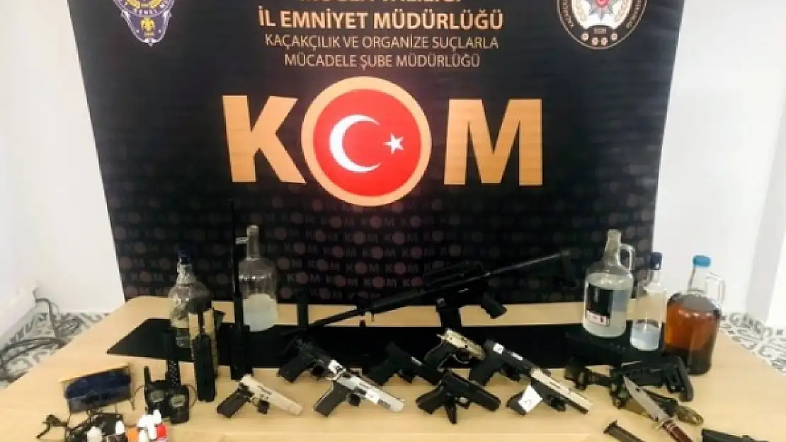 Muğla'da Ruhsatsız Silah Ve Kaçak İçki Operasyonu