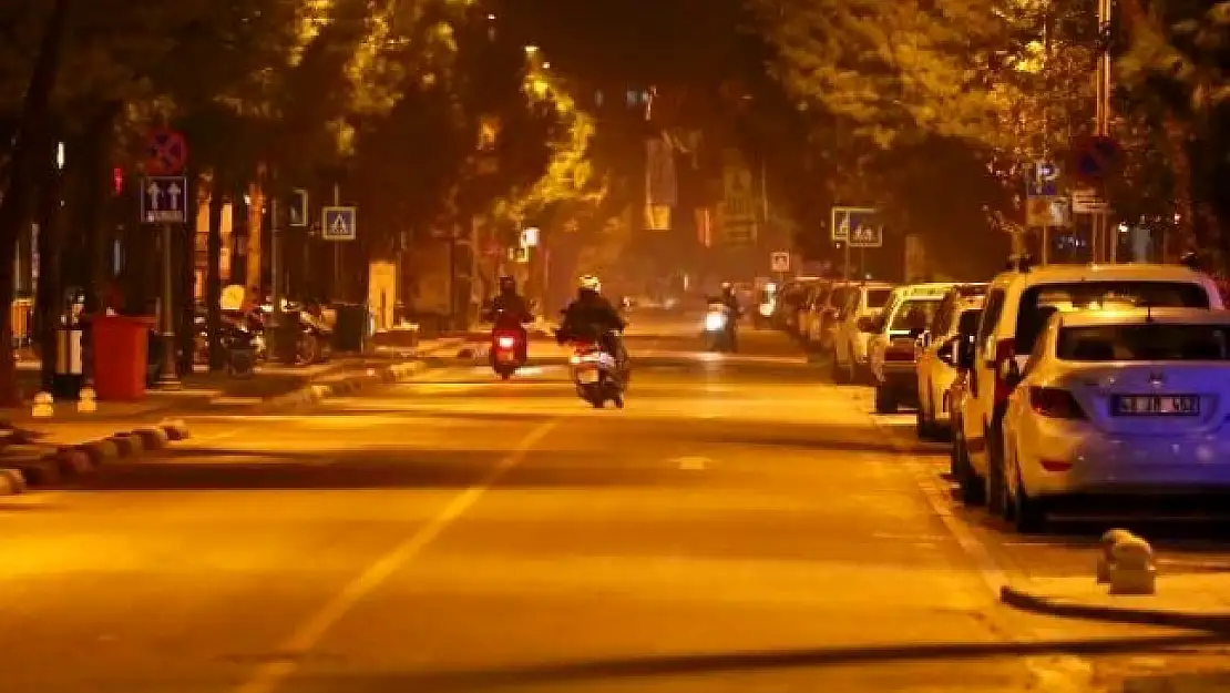 Muğla'da Sokaklar Motorlu Kuryelere Kaldı
