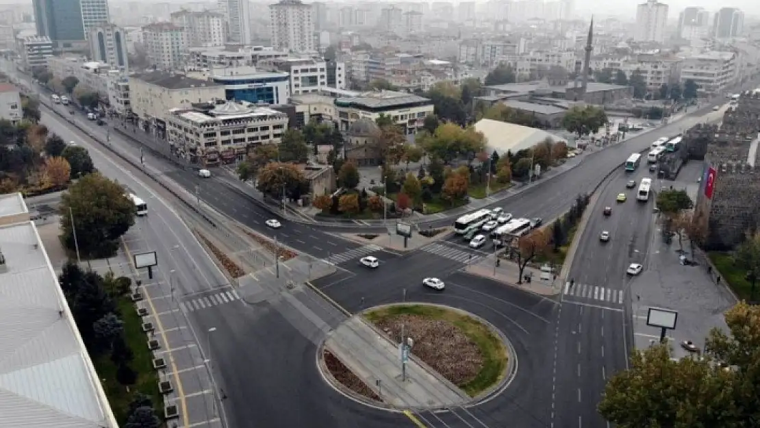 Vatandaşlar Kısıtlamayı Yanlış Anladı, Meydanlar Boş Kaldı