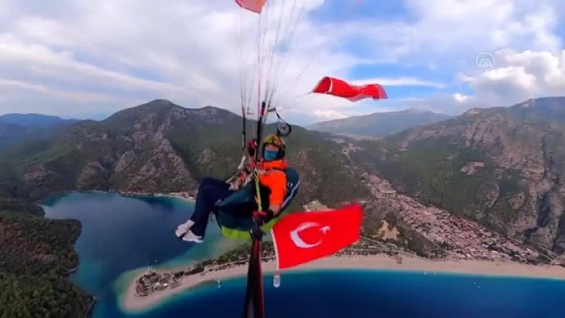 Fethiye'de Yamaç Paraşütçüsü Atatürk İçin Uçtu!