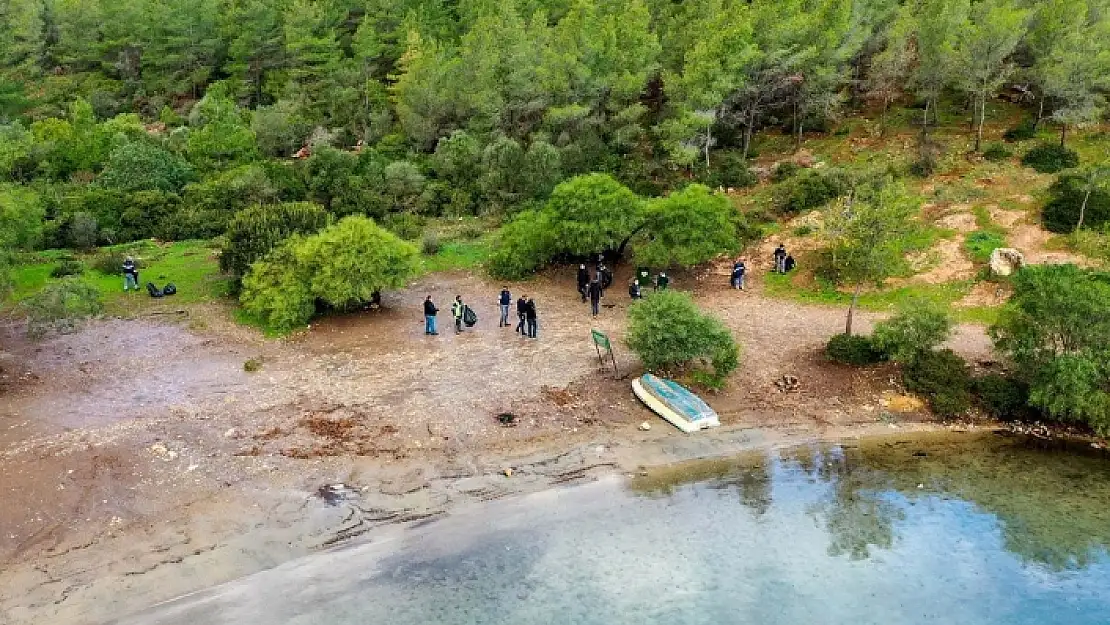 Bodrum'da Cennet Koy'da Çevre Temizliği Yapıldı