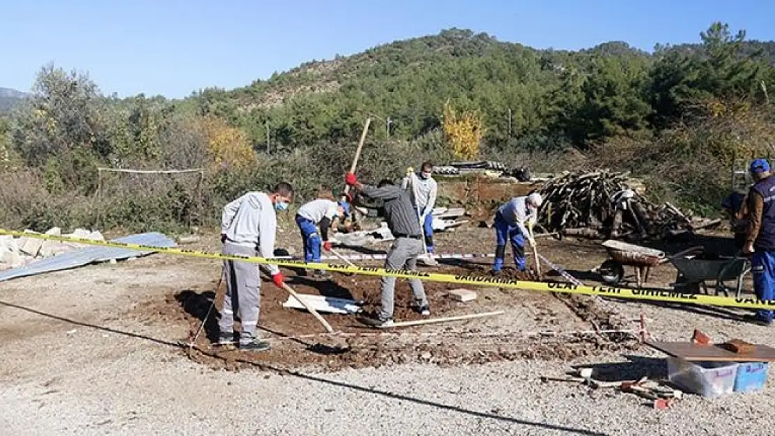 Fethiye'de Çocukların Bulduğu Tarihi Mezarda Kazı Çalışması Başlatıldı