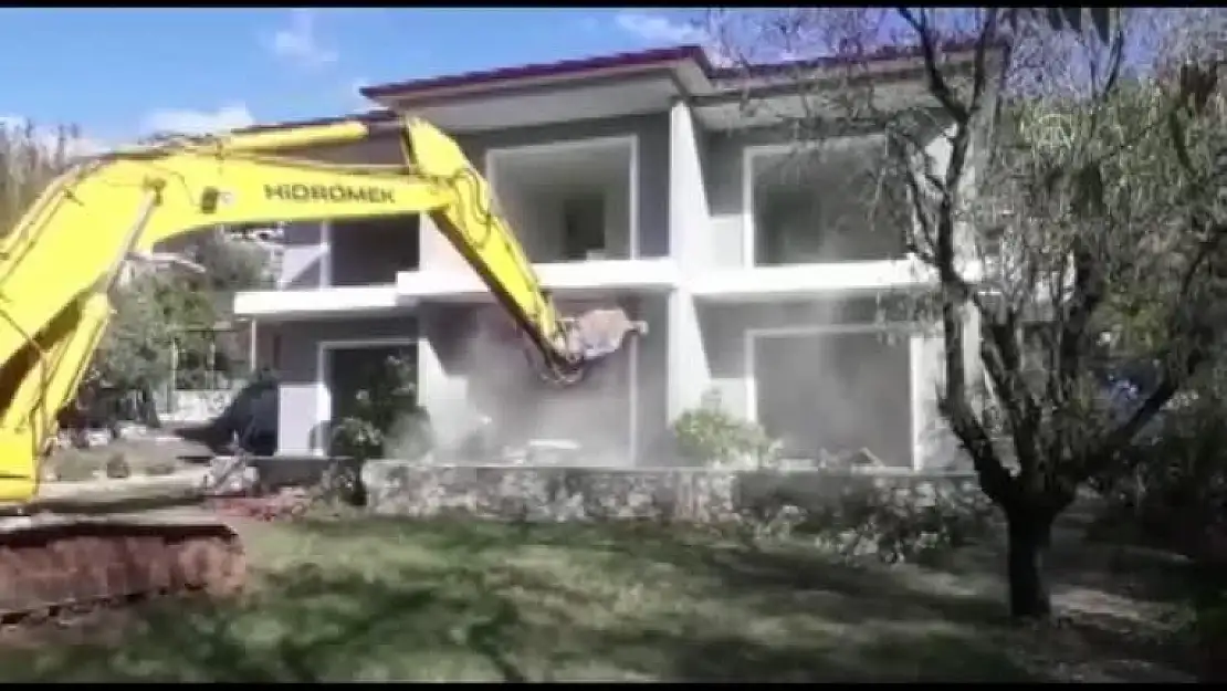 Marmaris'te İmara Aykırı Binaların Yıkımı Sürüyor