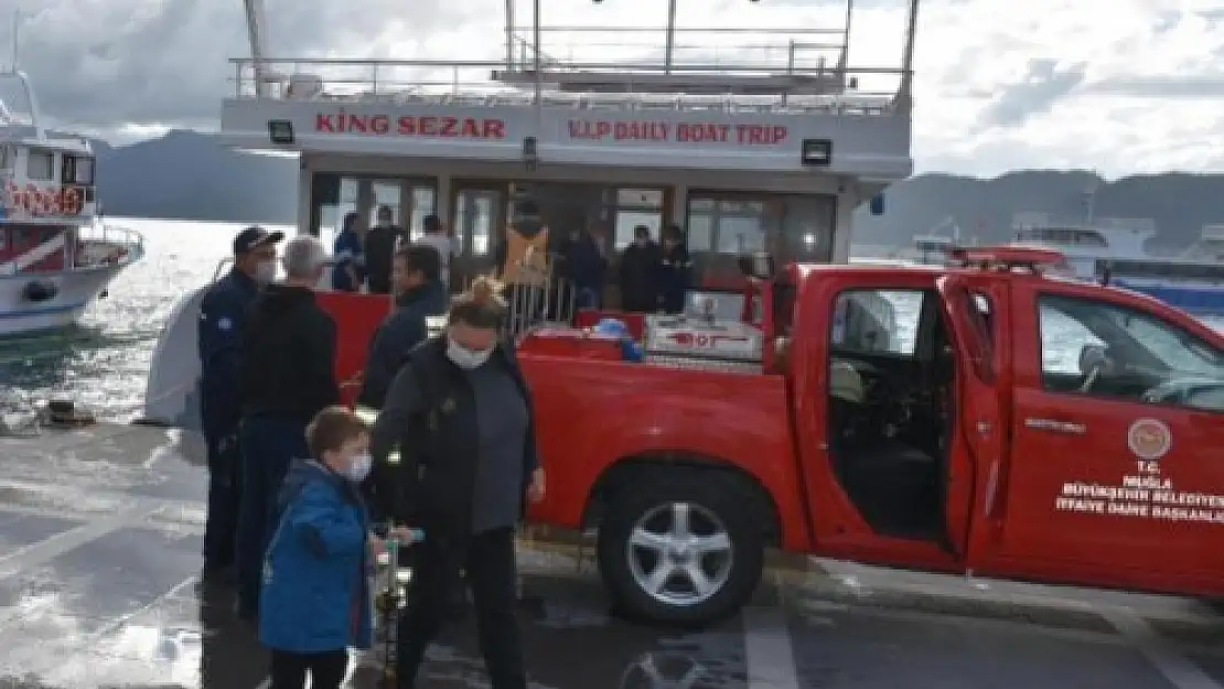 Marmaris'teki Bir Gezi Teknesinde Fritöz Kısa Devre Yaptı Yangın Çıktı