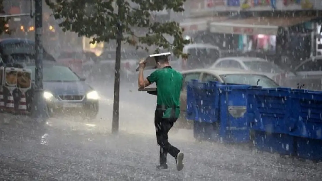 Meteoroloji'den Sağanak Yağış ve Fırtına Uyarısı