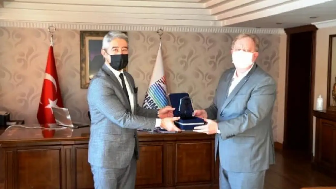 Rus Konsolos Rogoza'dan Başkan Oktay'a Övgü