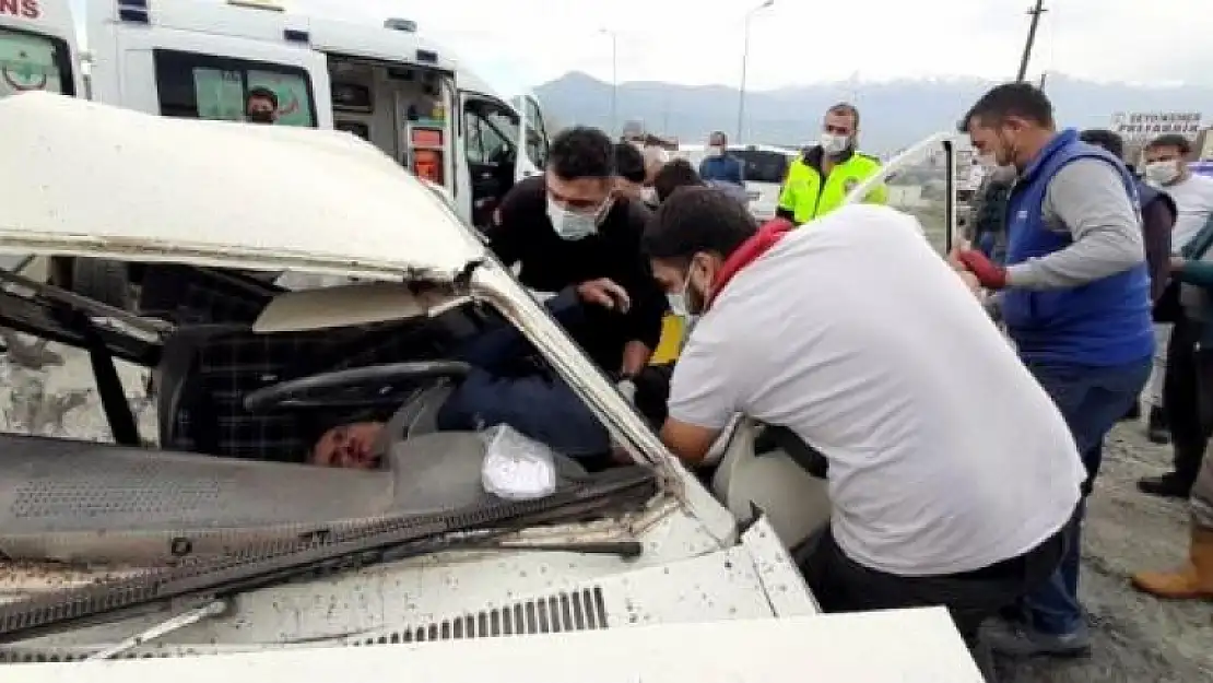 Seydikemer'de Trafik Kazası: Biri Sıyrık Almadan Atlattı Diğeri Vefat Etti!