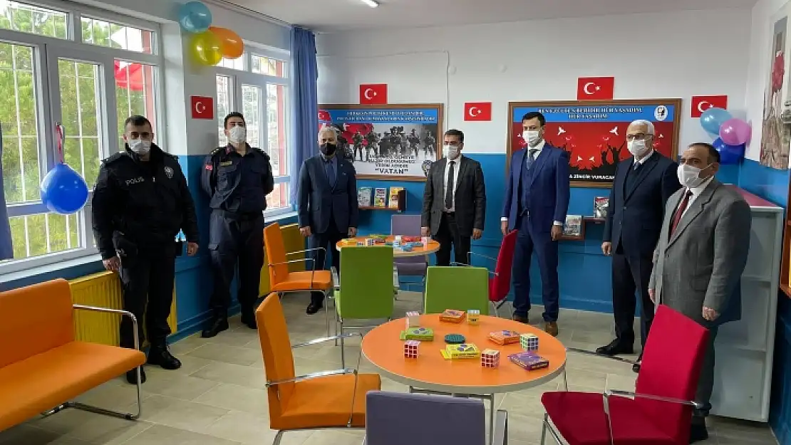Yatağan 'da Polis Amca Kütüphanesi Açıldı
