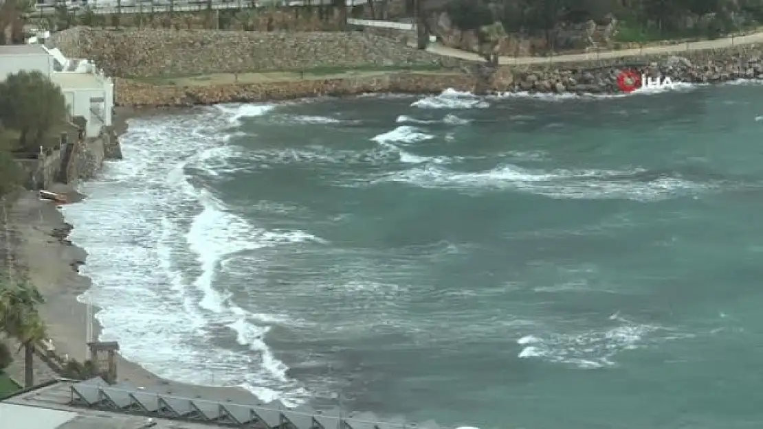 Bodrum'da Fırtına Kabusu Balıkçı Tekneleri Battı, Yelkenli Gulet Karaya Oturdu