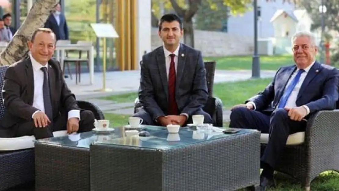 CHP'li Milletvekilleri Mehmet Ali Çelebi, Hüseyin Avni Aksoy ve Özcan Özel Partiden İstifa Etti