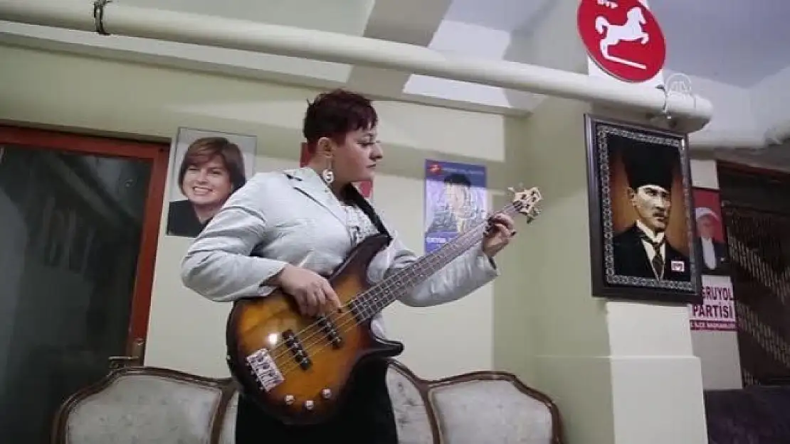 DYP Muğla İl Başkanı Saatçi, Rock Müzik Tutkusu ve Renkli Kişiliği İle Dikkat Çekiyor