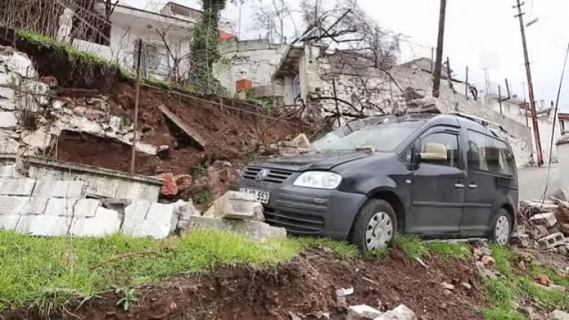 Muğla'da Sağanak Nedeniyle İstinat Duvarı Çöktü