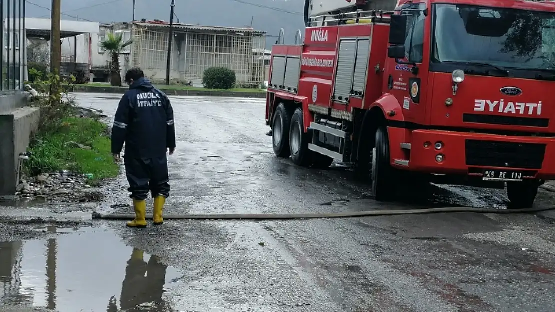 Büyükşehir Ekipleri Yoğun Yağış Sonucu Yaşanan 53 Olaya Zamanında Müdahale Etti