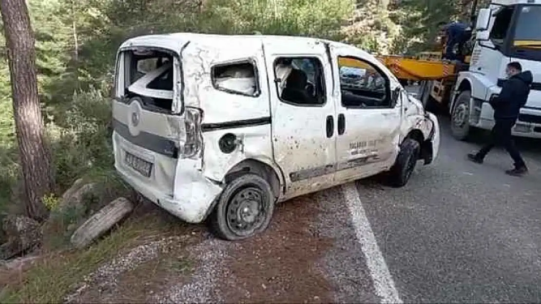 Dalaman'da Belediyeye Ait Araç Uçuruma Yuvarlandı, Araç Sürücüsü Yaralandı