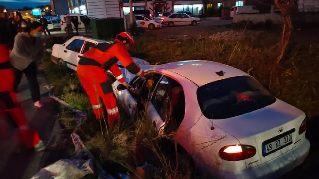 Dalaman'da Trafik Kazası! Araçta Sıkışan Sürücü İtfaiye Ekiplerince Kurtarıldı