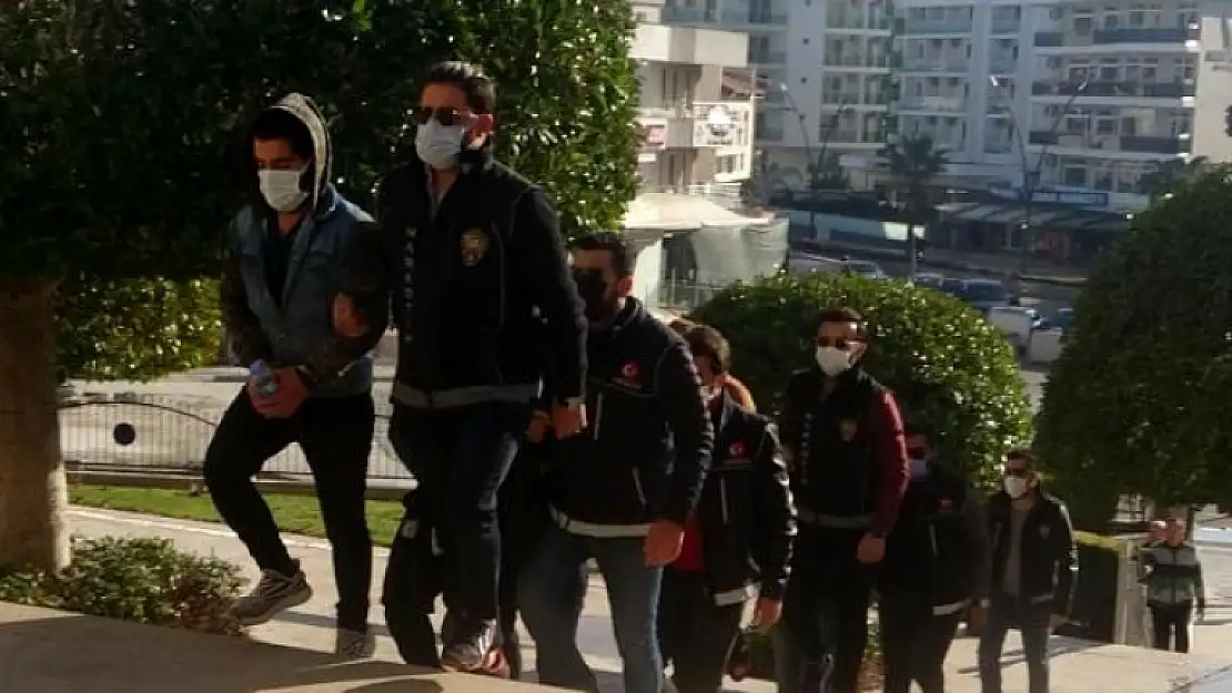 Marmaris'te Uyuşturucu Tacirleri Adliyeye Sevk Edildi