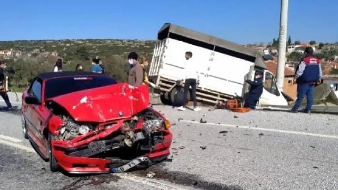 Yatağan'da Ticari Araç İle Otomobil Çarpıştı: 2 Yaralı