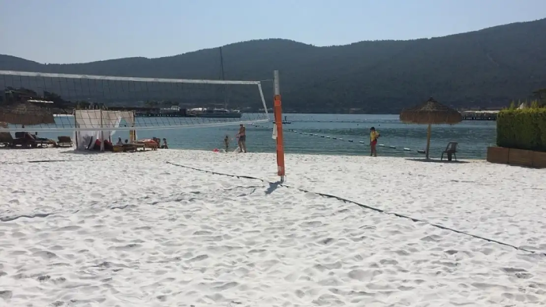 Bodrum'da Bir Otelin Sahiline 'Beyaz Kum' Görünümlü Mermer Tozu Döküldüğü İddia Edildi