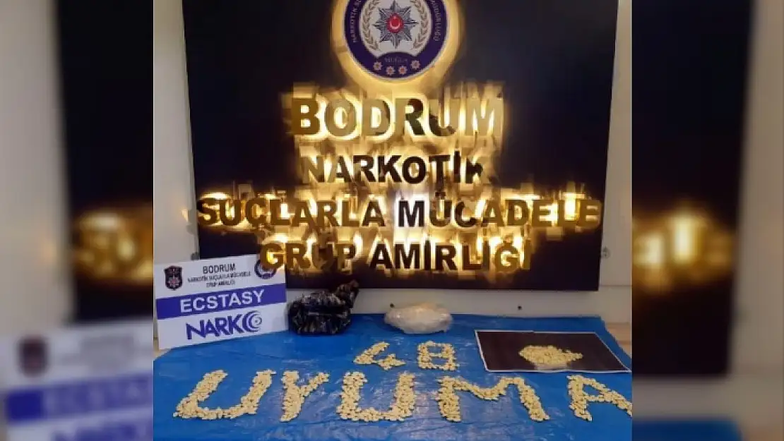 Bodrum'da, Polisin Durdurduğu Otomobilden 875 Adet Uyuşturucu Hap Çıktı
