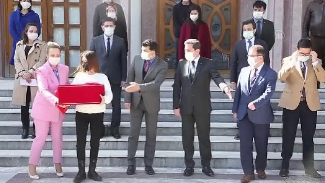 Çanakkale'de 18 Mart'ta Göndere Çekilecek Ay Yıldızlı Bayrak Muğla'ya Ulaştı