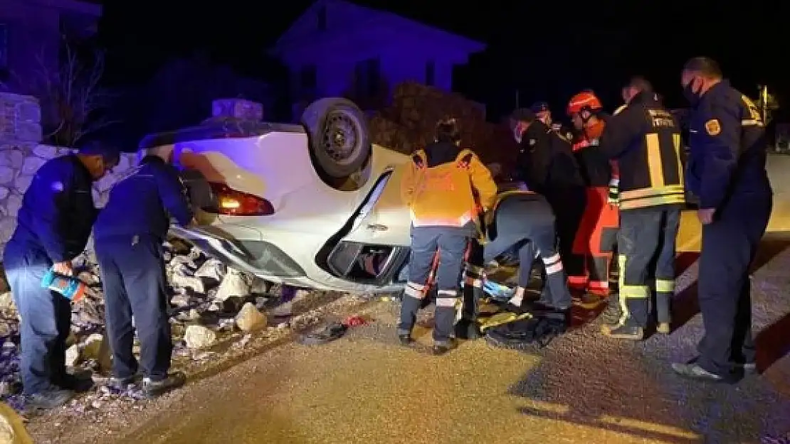Fethiye'de Takla Atan Otomobil Ters Döndü, Sürücü Yaralandı