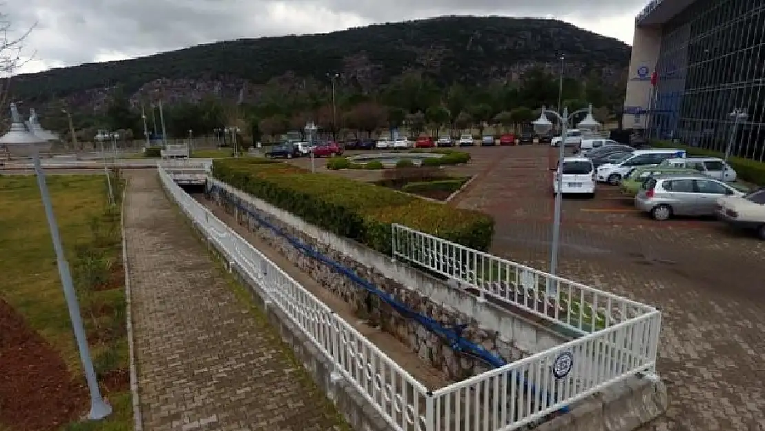 Muğla'da Derelere Güvenlik İçin Korkuluk Montajı