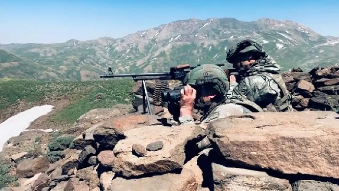 Metina'ya Kara Harekatı Başladı! Terör Örgütü PKK'ya Ait Hedefler Bir Bir Vuruluyor