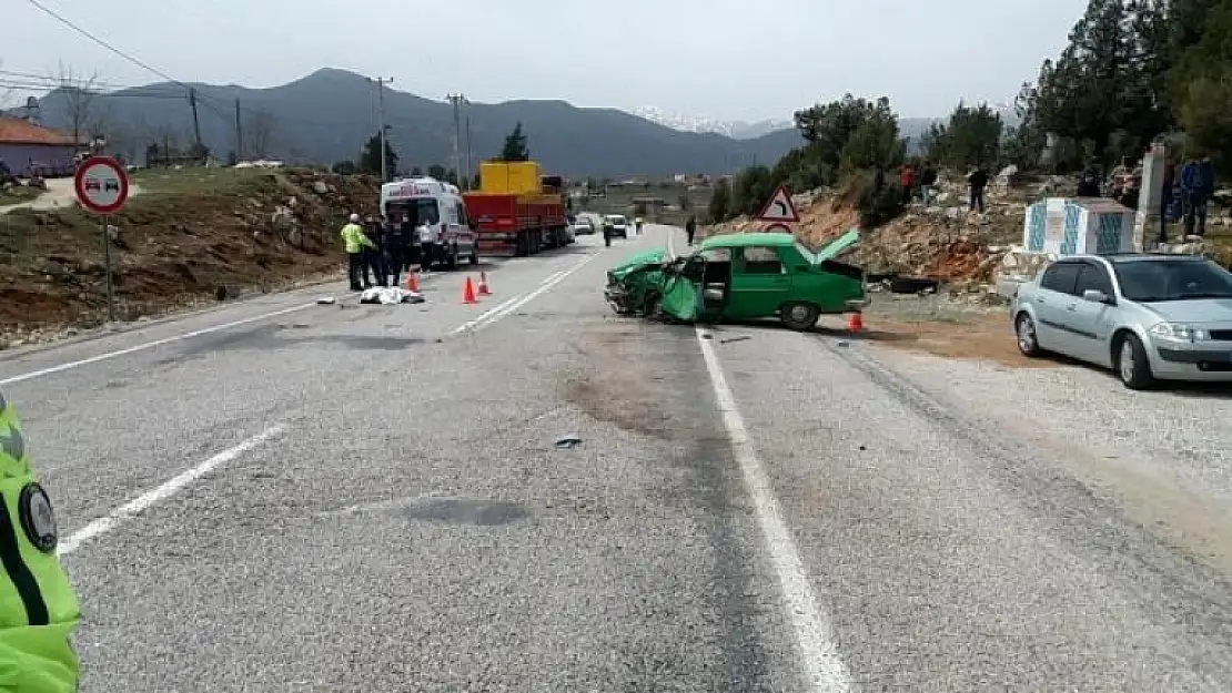 Seydikemer'de Otomobil, Tırla Çarpıştı: 1 Ölü