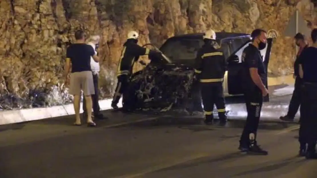 Bodrum'da Eski Milletvekili Süleyman Bölünmez'in Kullandığı Cipte Çıkan Yangın Söndürüldü