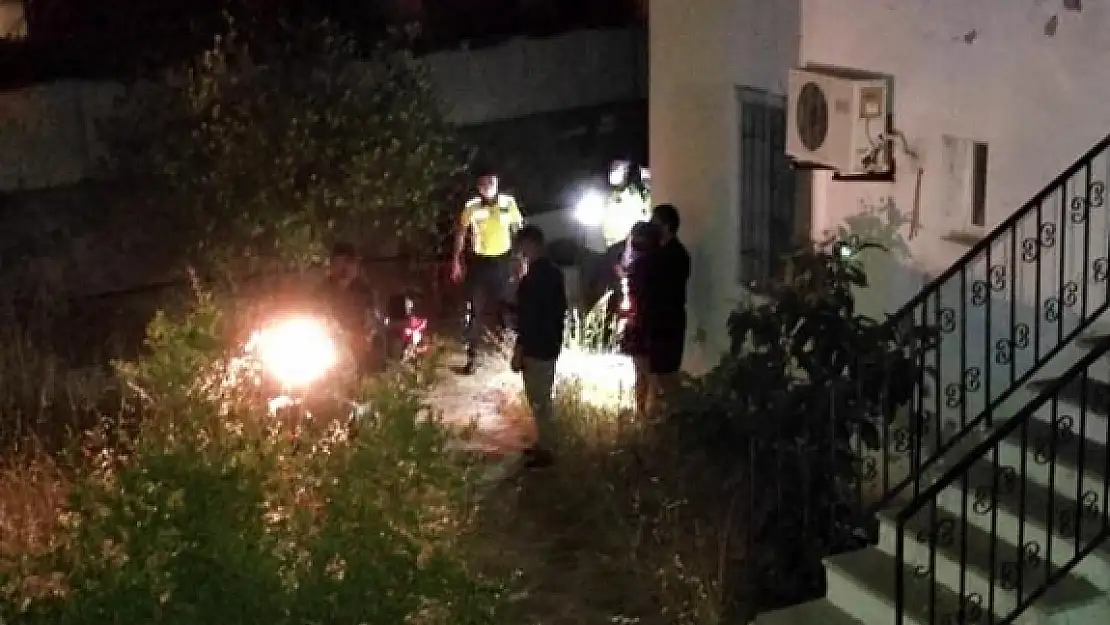 Bodrum'da Polisten Kaçan Motosikletli İstinat Duvarından Bir Sitenin Bahçesine Uçtu